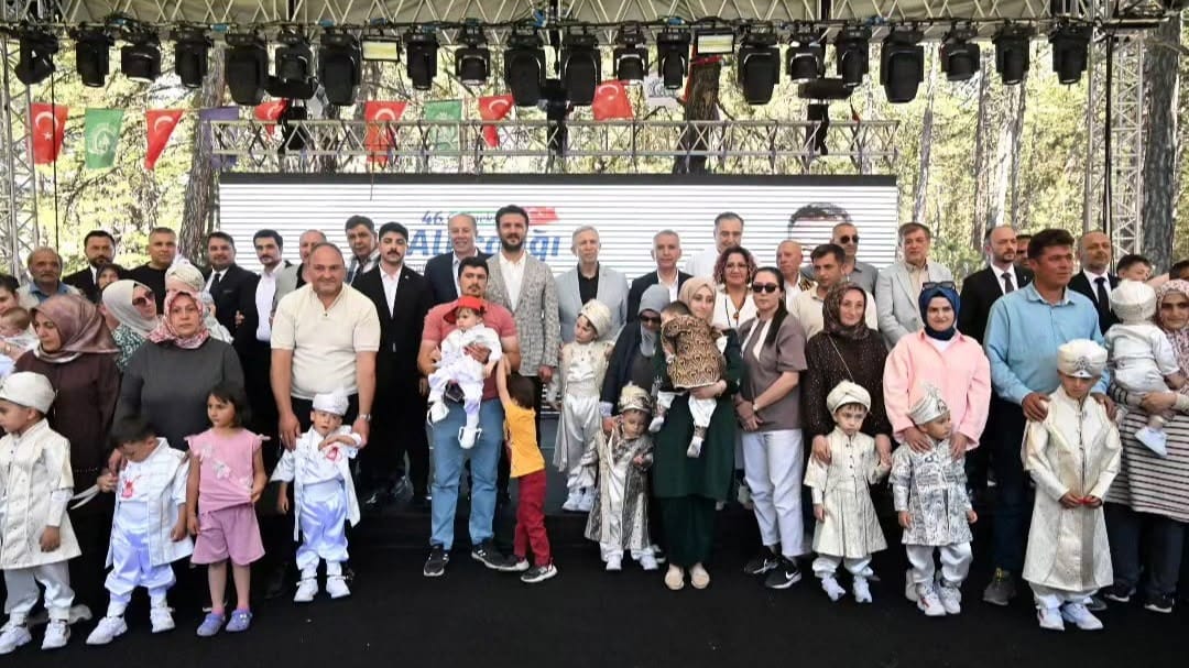BELEDİYE BAŞKANIMIZ SAYIN ERTUNÇ GÜNÖR ÇAMLIDERE 46. GELENEKSEL ALUÇDAĞI YAĞLI GÜREŞLERİ FESTİVALİ'NE KATILDI