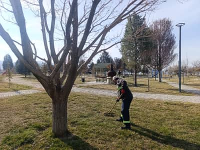 ÇAYIRHAN MAHALLEMİZDEKİ PARKLARIMIZDA TEMİZLİK ÇALIŞMALARI VE AĞAÇ BUDAMA İŞLEMLERİMİZ TÜM HIZIYLA DEVAM EDİYOR