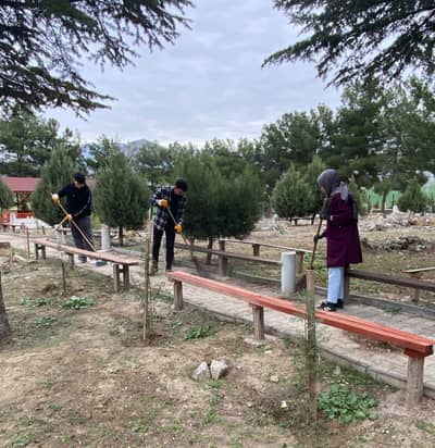 MEZARLIKLARIMIZDA TEMİZLİK ÇALIŞMALARIMIZ SÜRÜYOR