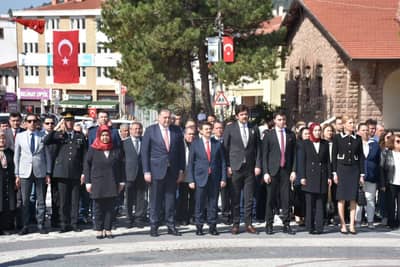 BELEDİYE BAŞKANIMIZ SAYIN ERTUNÇ GÜNGÖR 23 NİSAN ULUSAL EGEMENLİK VE ÇOCUK BAYRAMI MÜNASEBETİYLE DÜZENLENEN ÇELENK SUNMA TÖRENİ'NE KATILDI